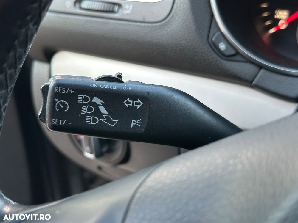 Volkswagen Golf 2.0 TDI DPF Highline - 9
