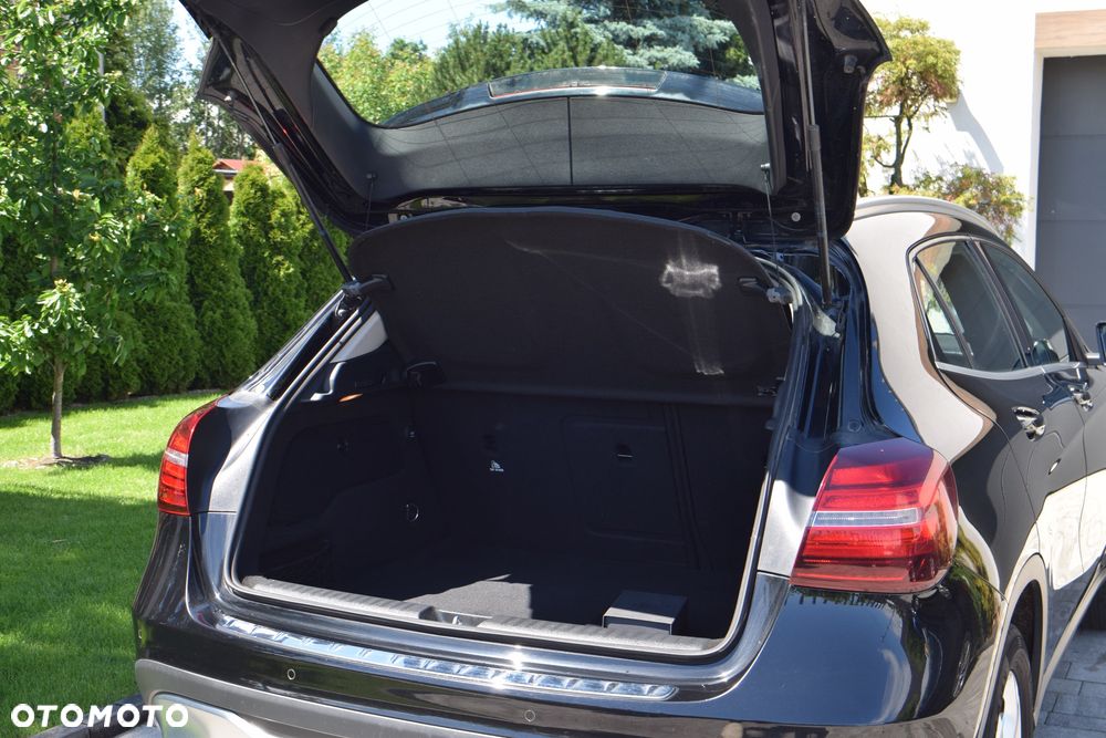 Mercedes-Benz GLA 200 7G-DCT Style - 38