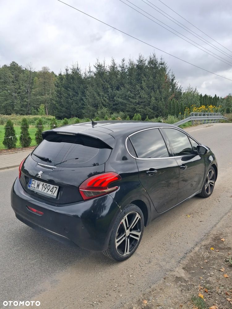 Peugeot 208 2017 photo 5