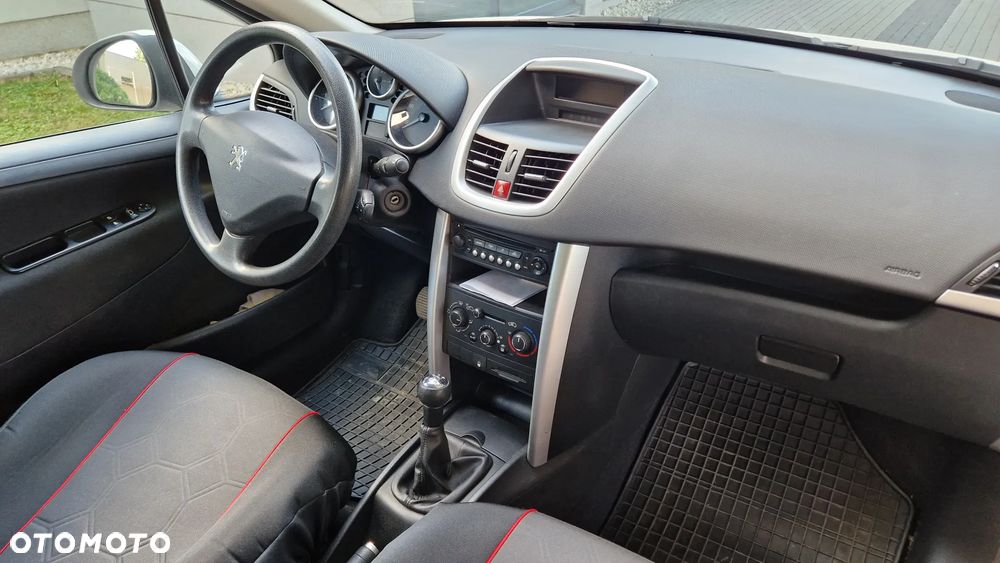 Peugeot 207 - 18