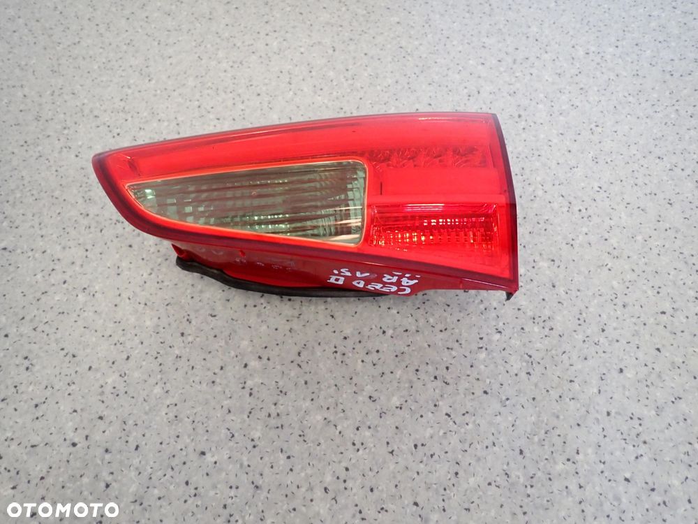KIA CEED II KOMBI SW 12-15 LAMPA TYLNA PRAWA W KLAPĘ - 2