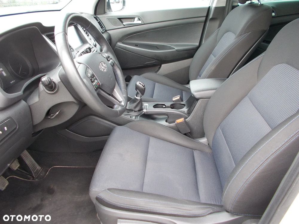 Hyundai Tucson 1.7 CRDI BlueDrive GO 2WD - 17