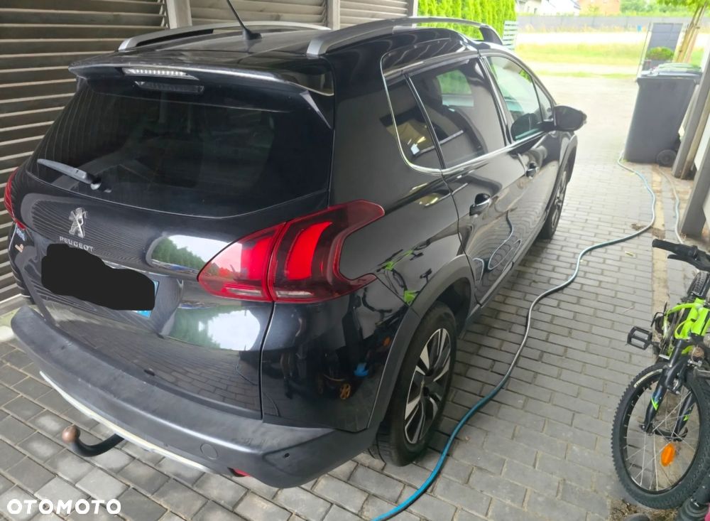 Peugeot 2008 1.2 PureTech Allure S&S - 6