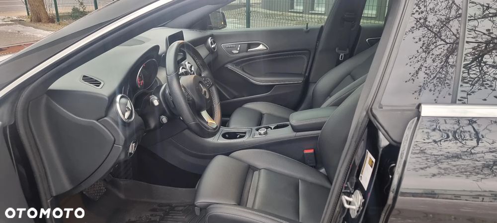 Mercedes-Benz CLA 250 4Matic 7G-DCT UrbanStyle Edition - 18