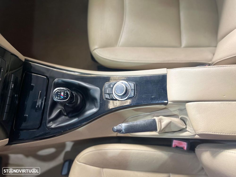 BMW 318 d Navigation Sport - 39