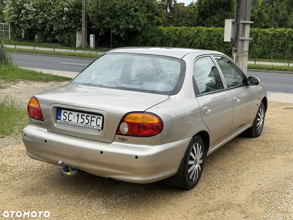 Kia Sephia - 4