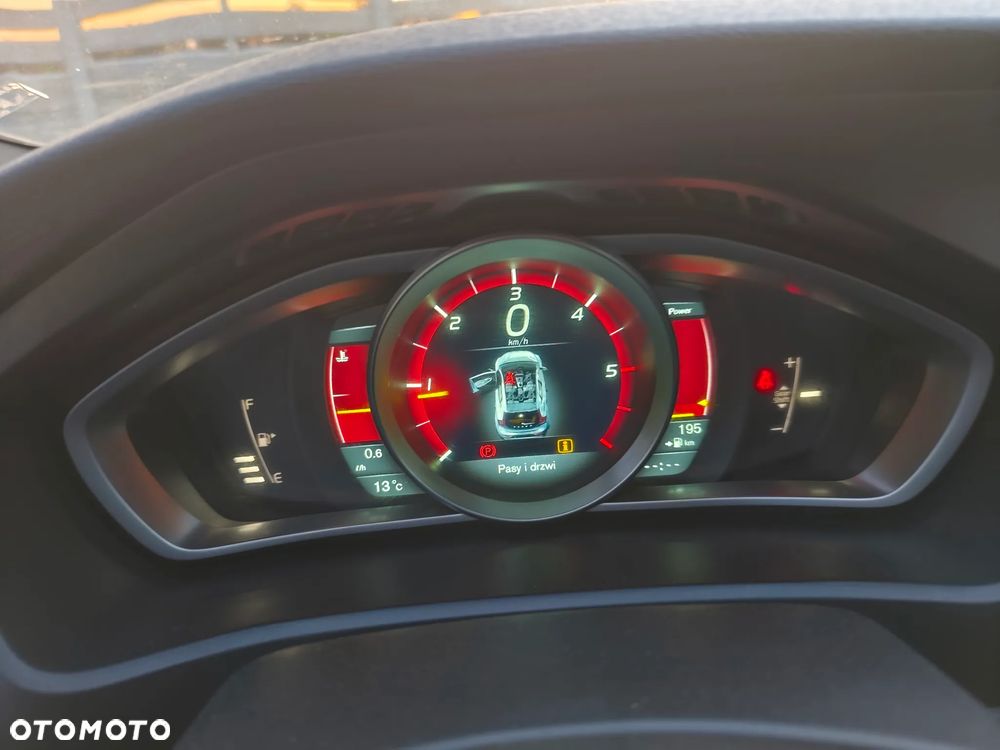 Volvo V40 D2 R Design - 26