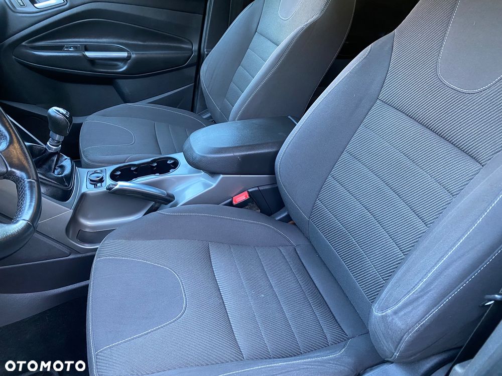Ford Kuga 2.0 TDCi 2x4 Titanium - 10