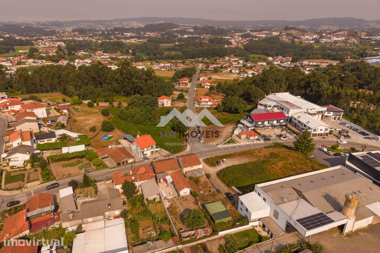Moradia Bi-familiar | Lote de 588 m² | Investimento | Paços de Ferreir - Grande imagem: 4/49