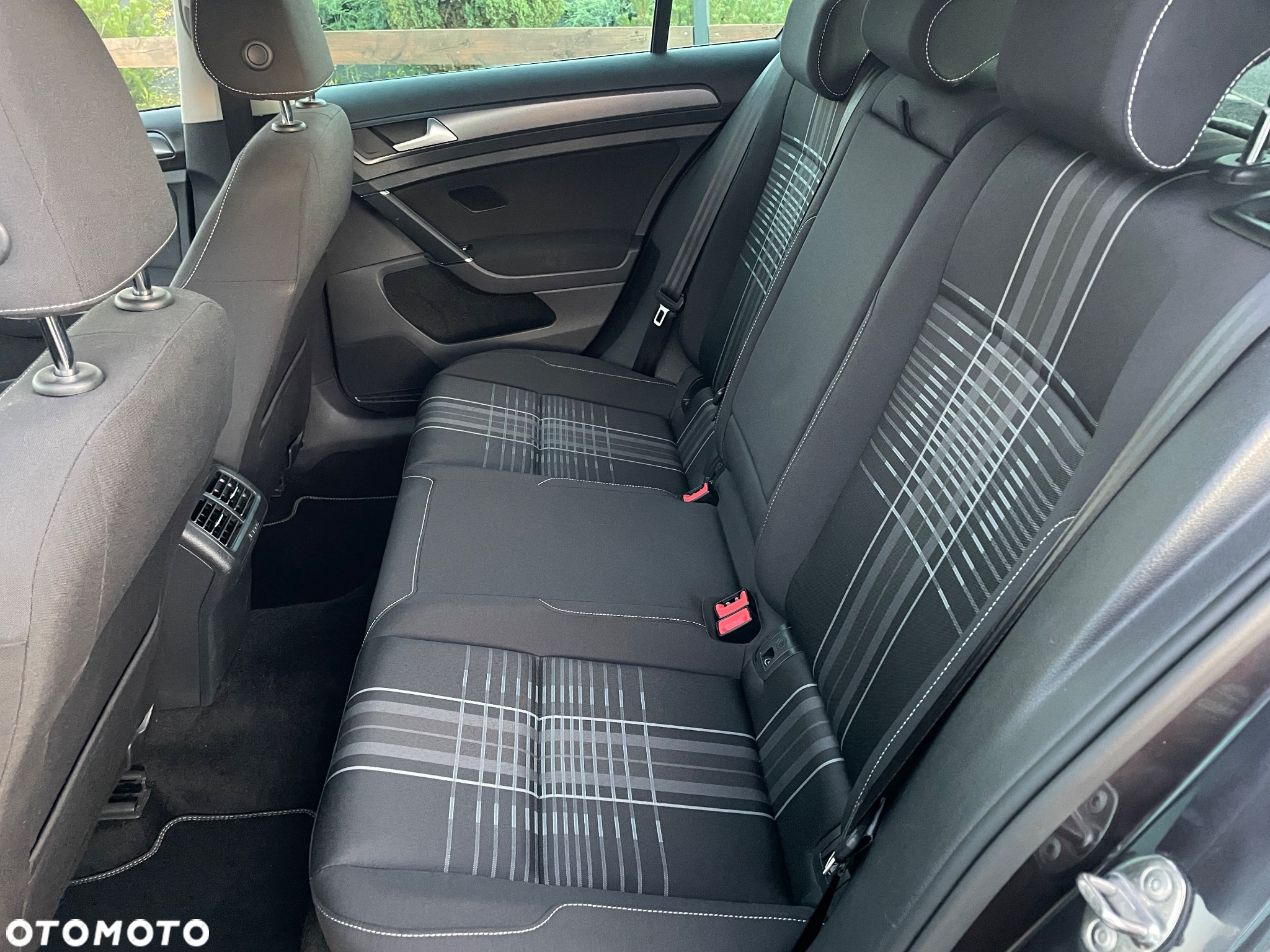 Volkswagen Golf 2.0 TDI BlueMotion Technology Lounge - 17