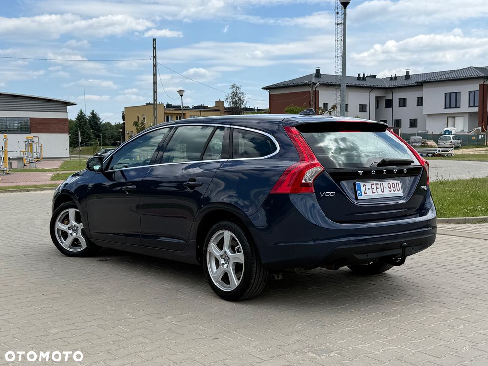 Volvo V60 D2 Momentum - 24