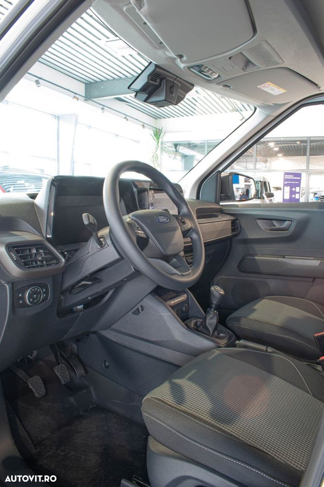 Ford Transit Courier - 23