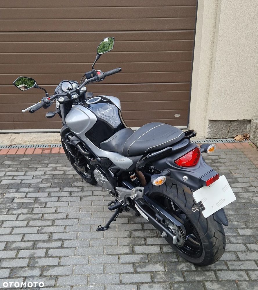 Suzuki Gladius - 7
