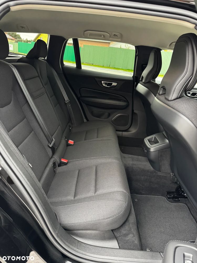Volvo V60 B4 B DKG Momentum - 11