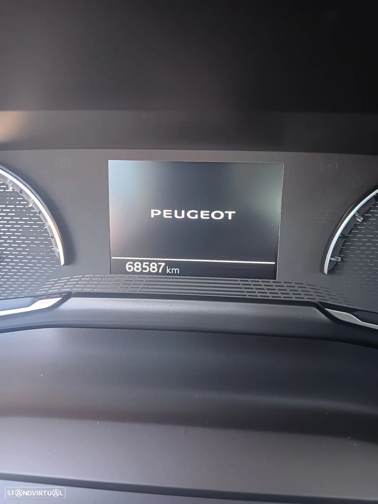 Peugeot 2008 PureTech 100 Active — fotografia 14