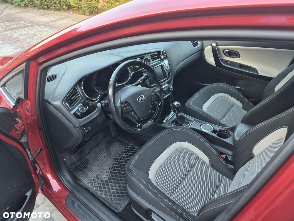 Kia Ceed - 11