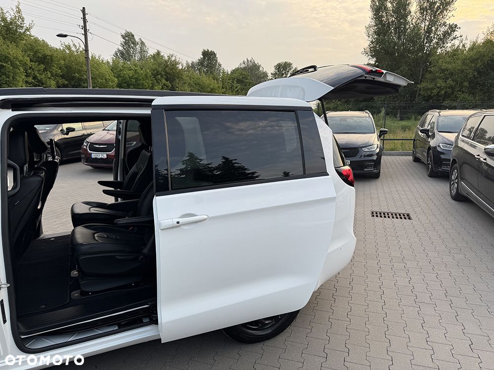 Chrysler Pacifica - 21