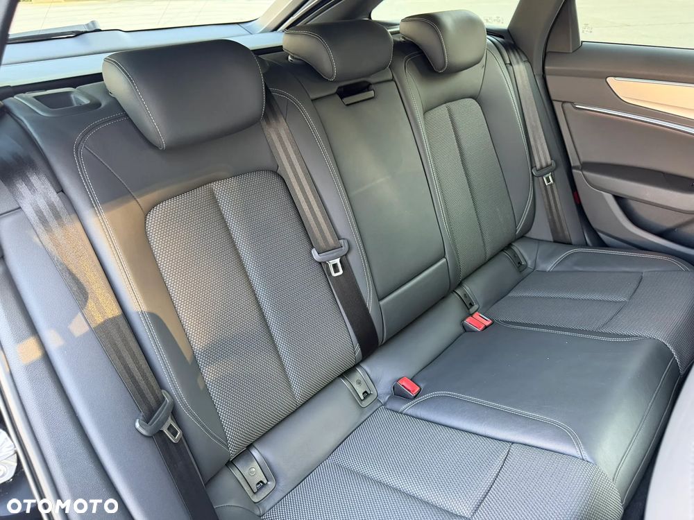 Audi A6 Avant 40 TDI quattro S tronic S line - 28