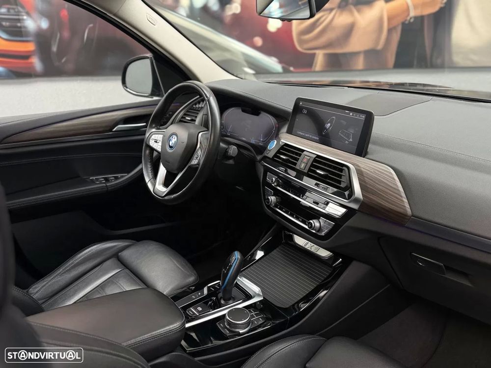 BMW iX3 M Sport Impressive - 14