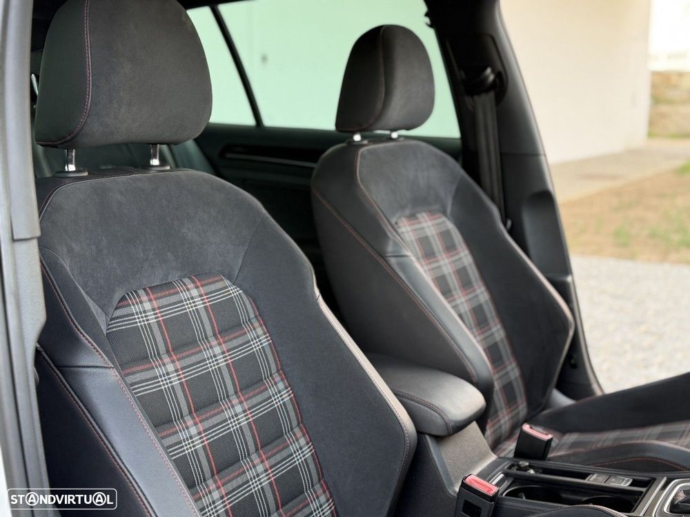VW Golf 2.0 TSi GTi DSG - 21
