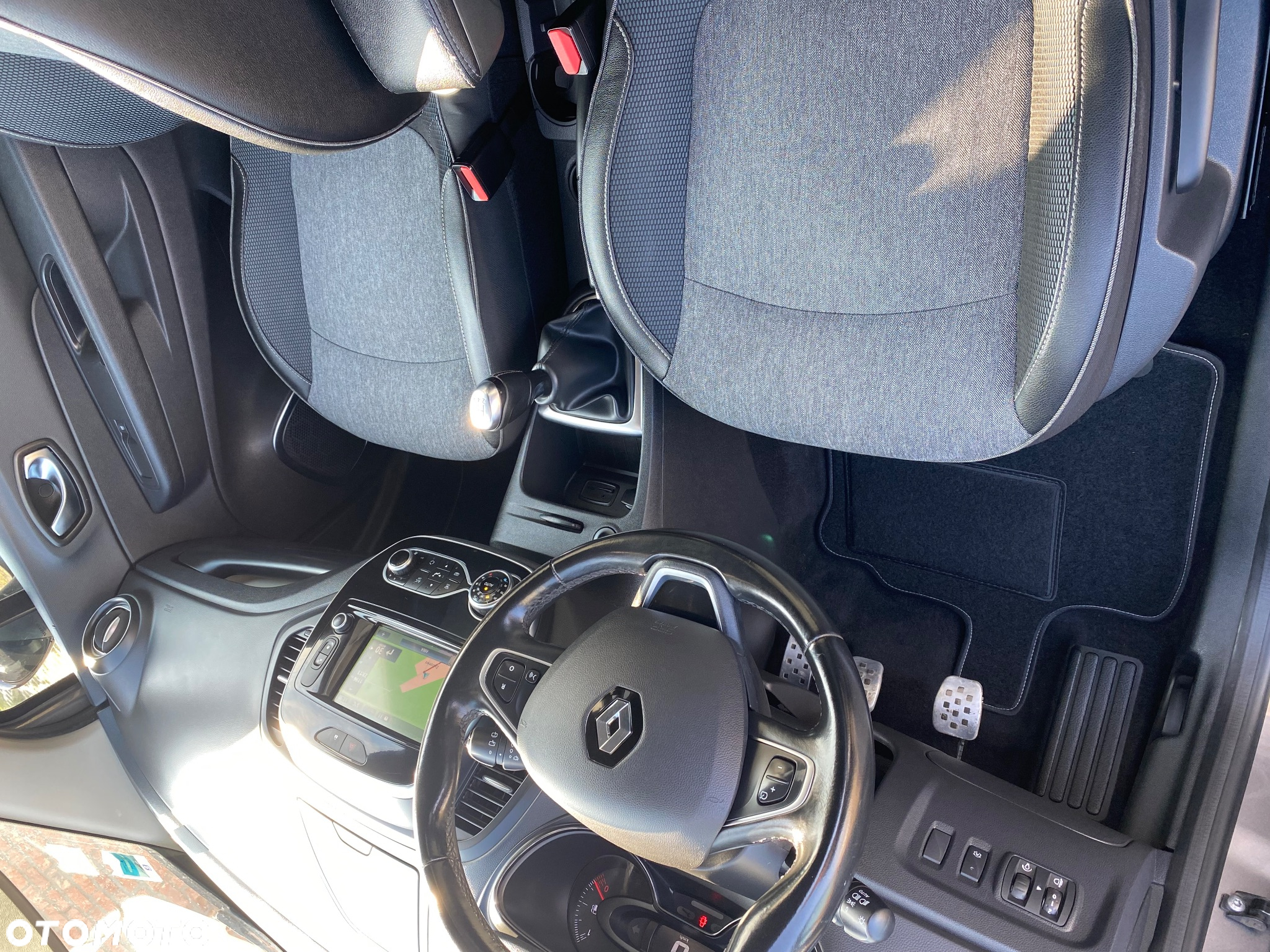 Renault Captur 1.5 dCi Energy Intens - 17
