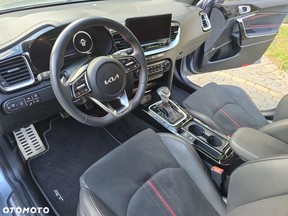 Kia ProCeed 1.6 T-GDI GT DCT - 14