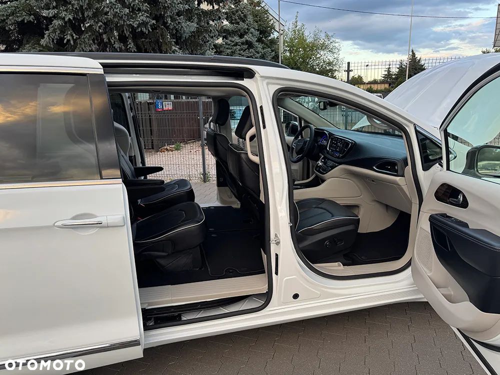 Chrysler Pacifica - 15