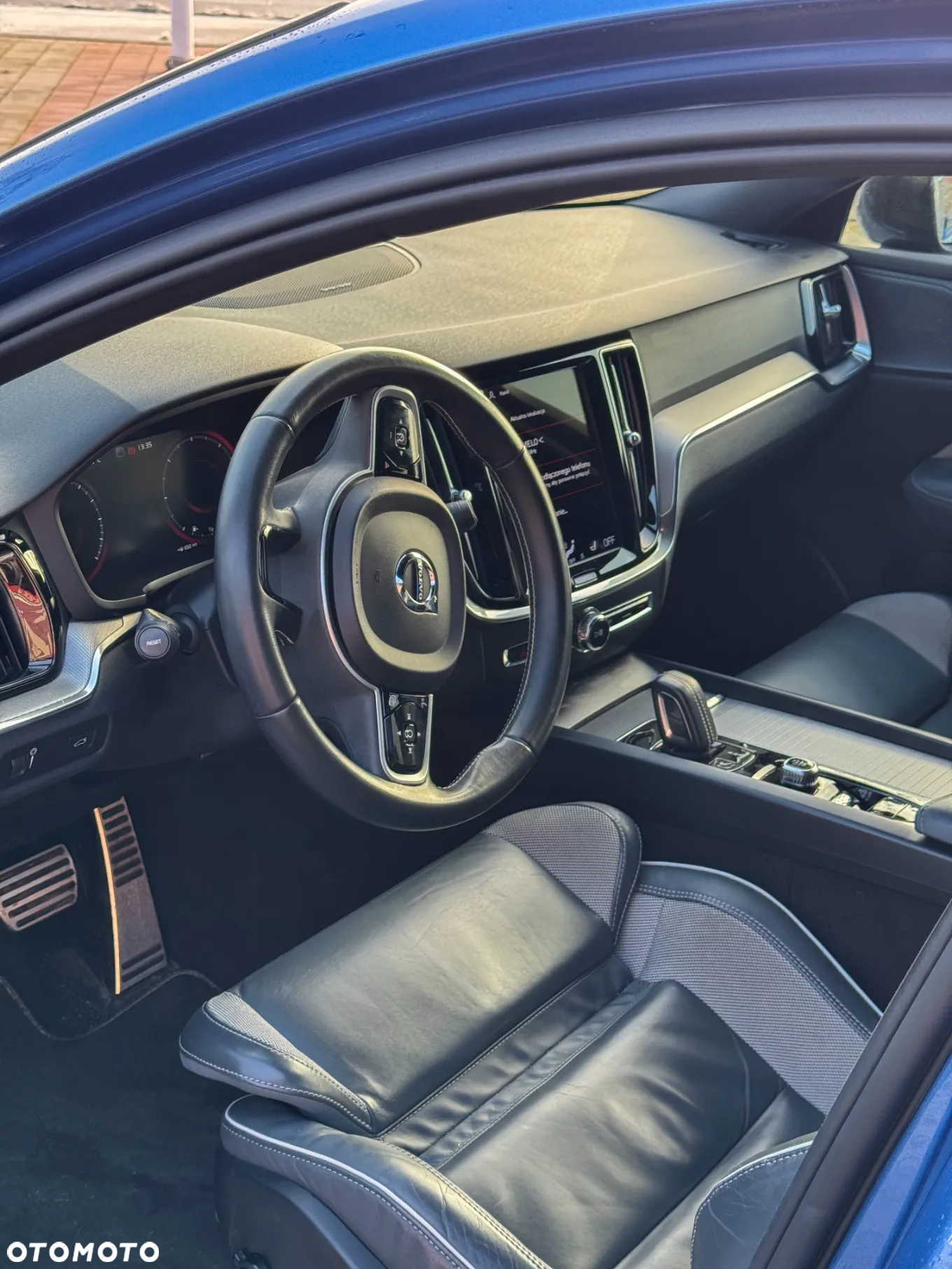 Volvo V60 D4 R-Design - 11