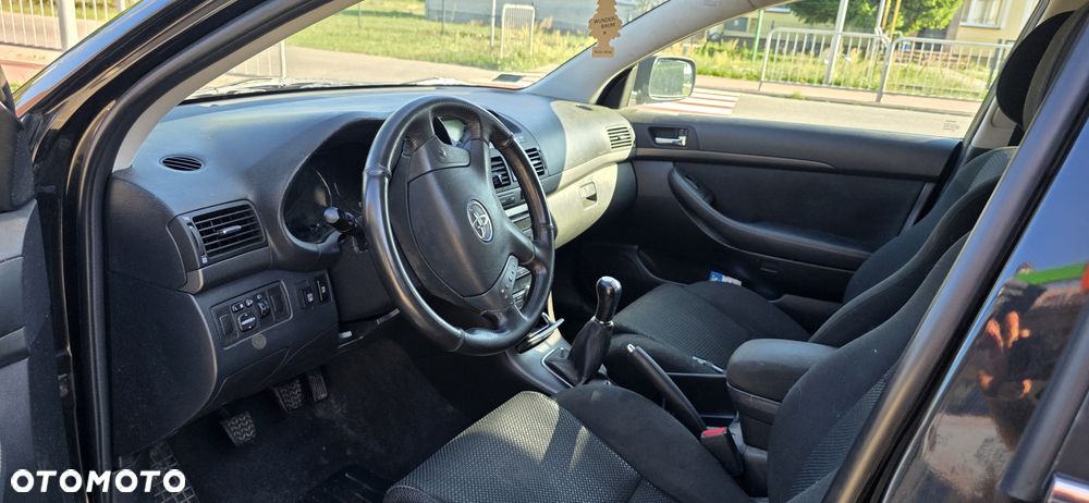 Toyota Avensis - 5