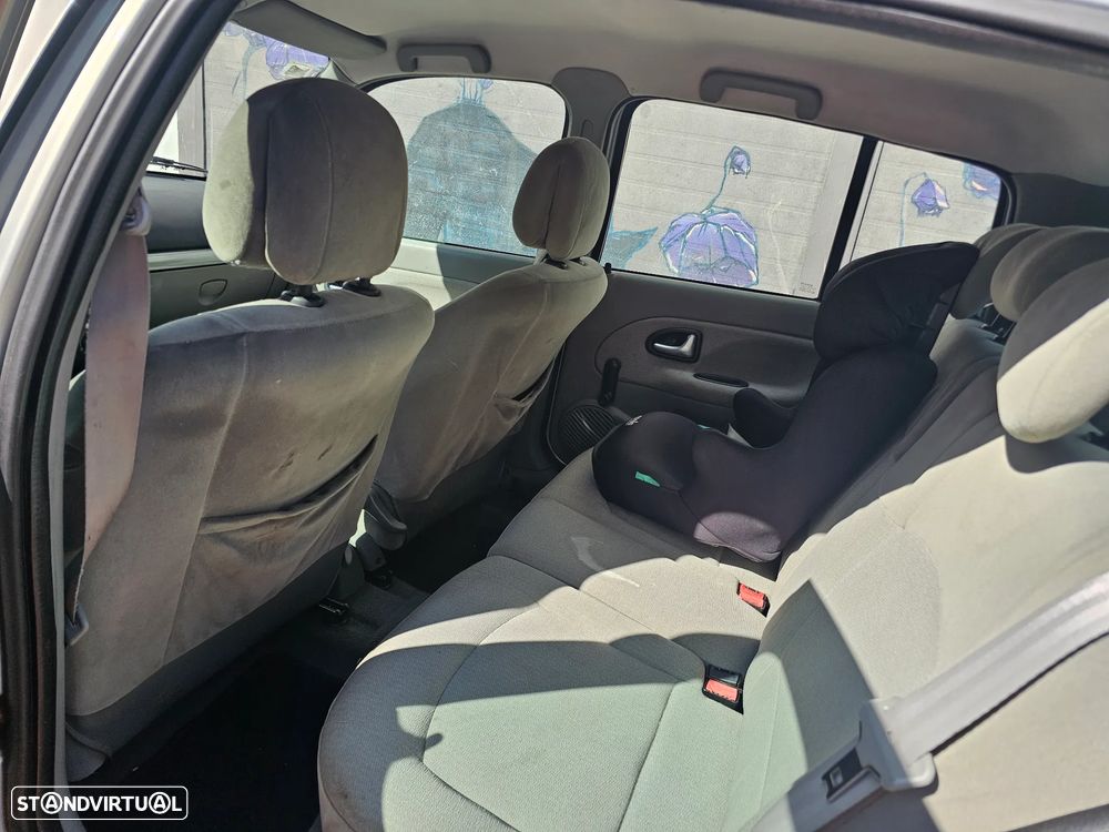 Renault Clio 1.2 16V Confort - 4