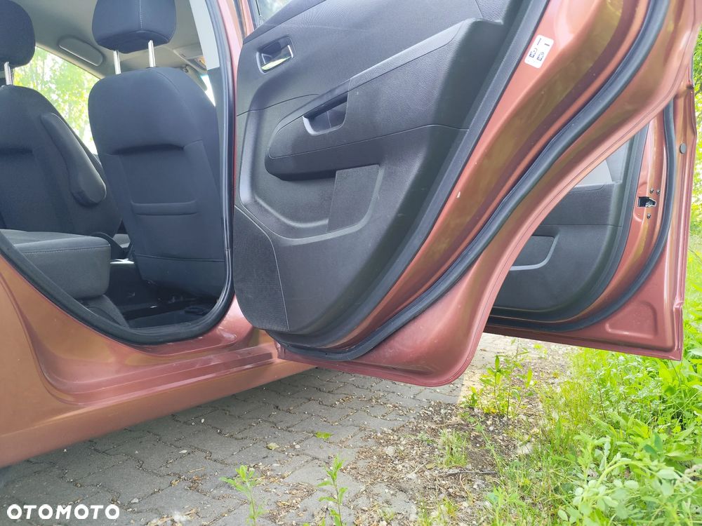 Chevrolet Aveo 1.6 LTZ - 23