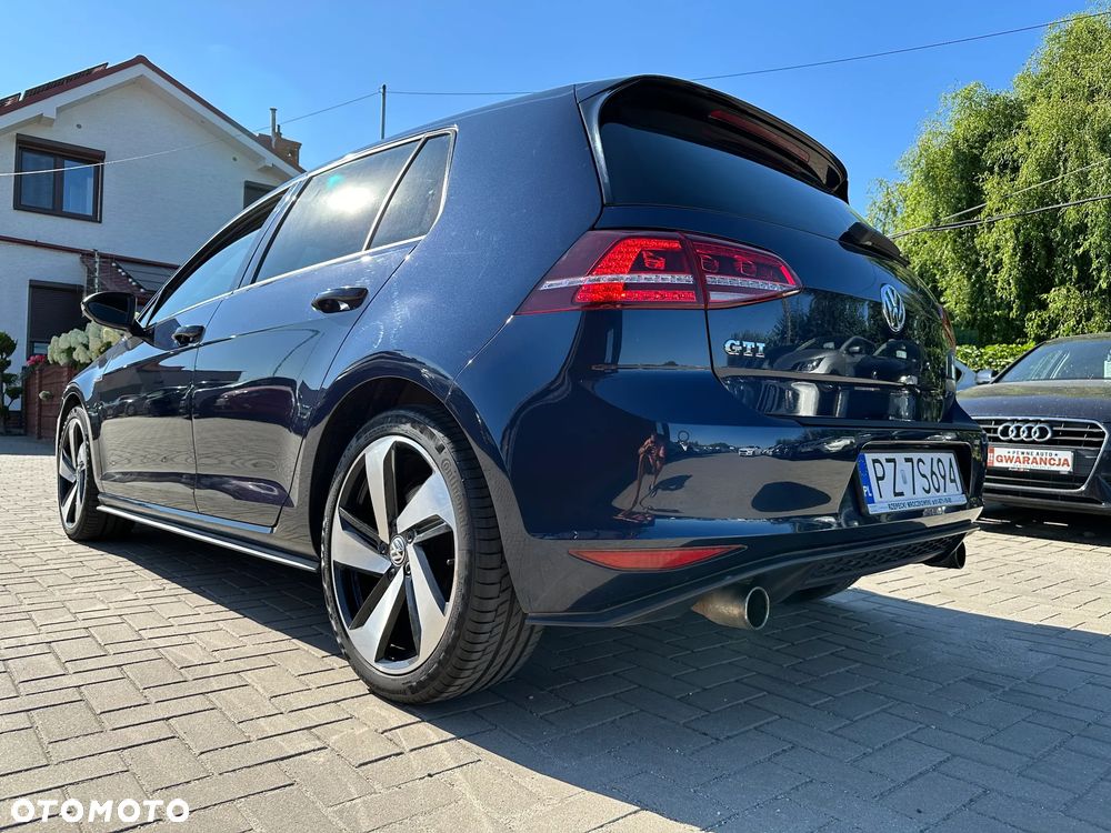 Volkswagen Golf - 34