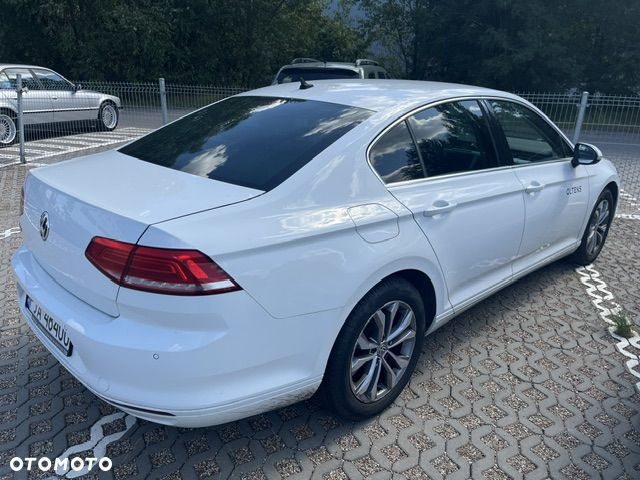 Volkswagen Passat - 2