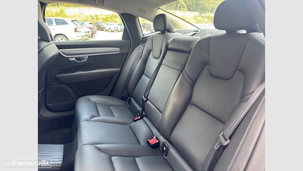 Volvo S90 2.0 T8 Momentum Plus AWD Geartronic - 17