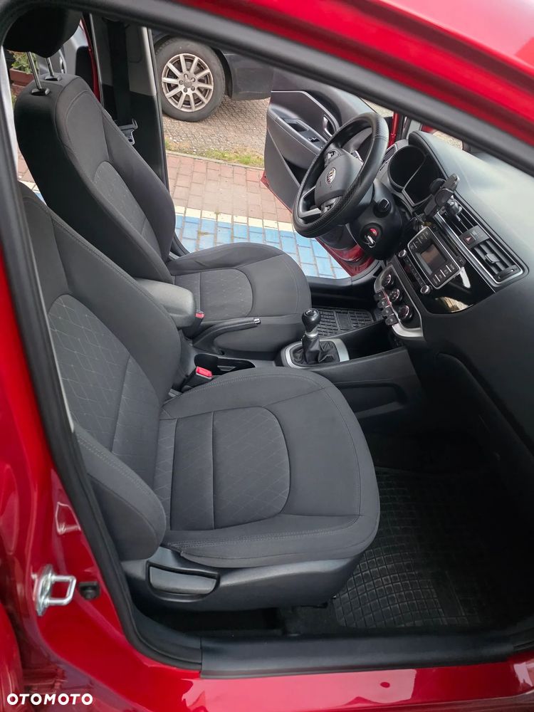 Kia Rio - 12