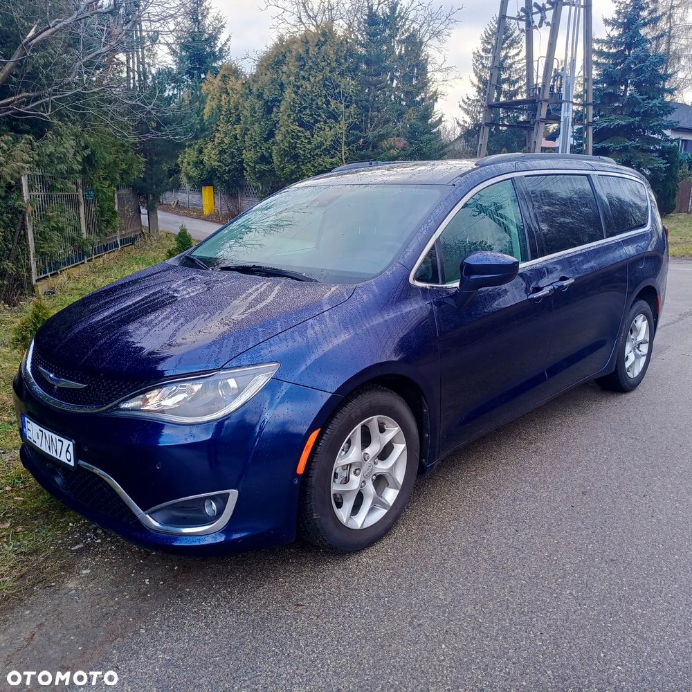 Chrysler Pacifica - 2