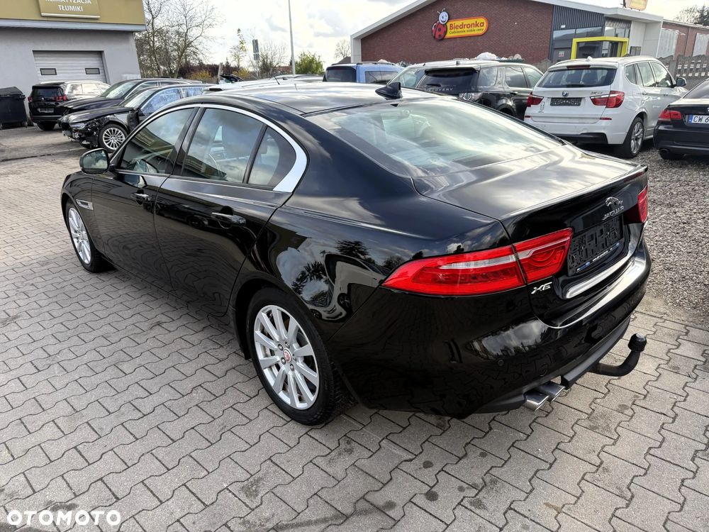 Jaguar XE - 1