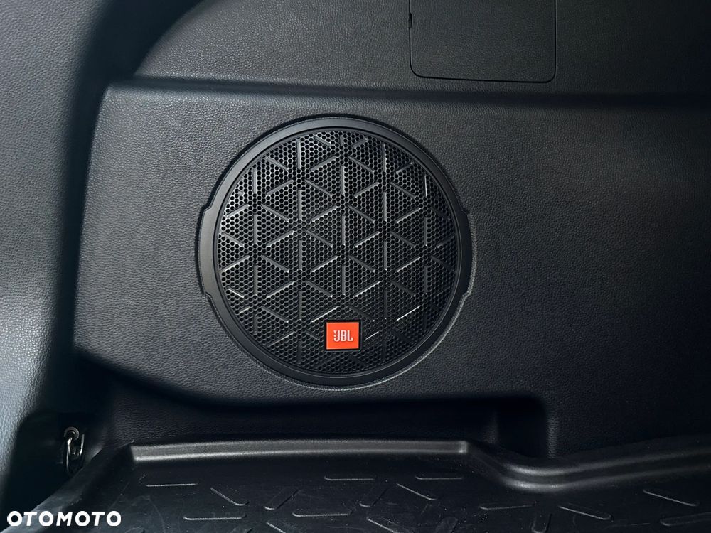 Toyota RAV4 2.5 Hybrid Black Edition by JBL 4x4 - 12