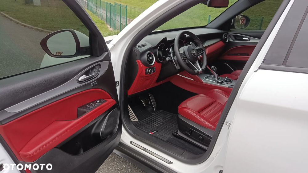 Alfa Romeo Stelvio 2.0 Turbo 16V AT8-Q4 Ti - 15