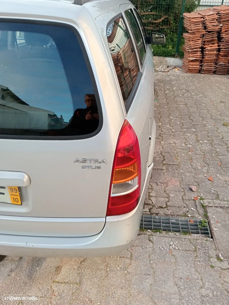 Opel Astra Caravan - 3