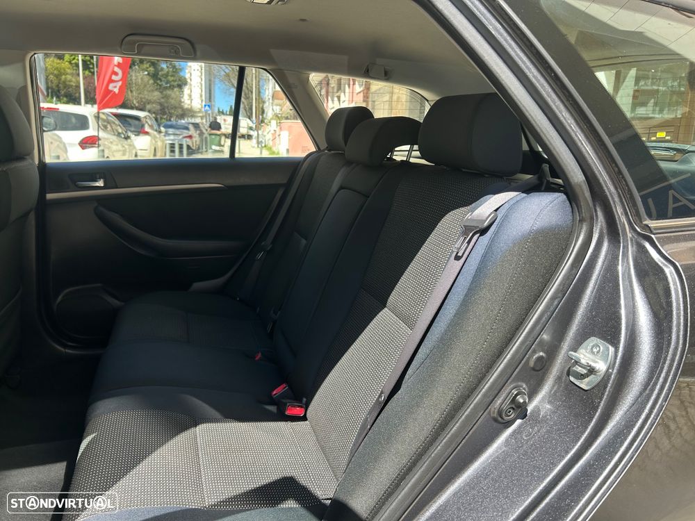 Toyota Avensis SW 2.0 D-4D - 12