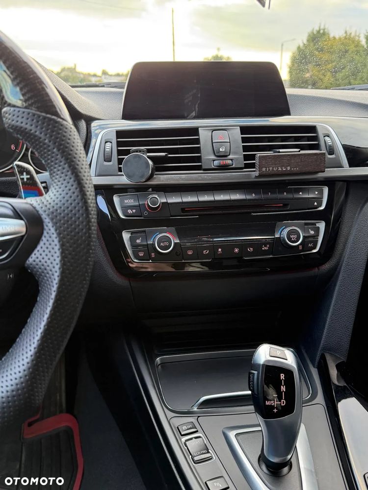 BMW Seria 3 320d Touring xDrive - 13