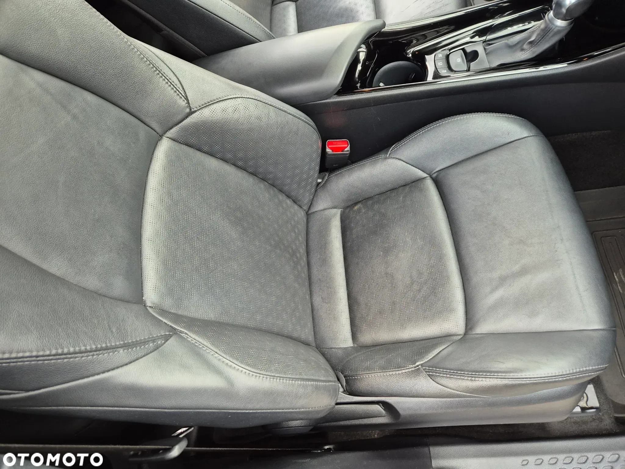 Toyota C-HR ver-1-8-hybrid-executive - 15