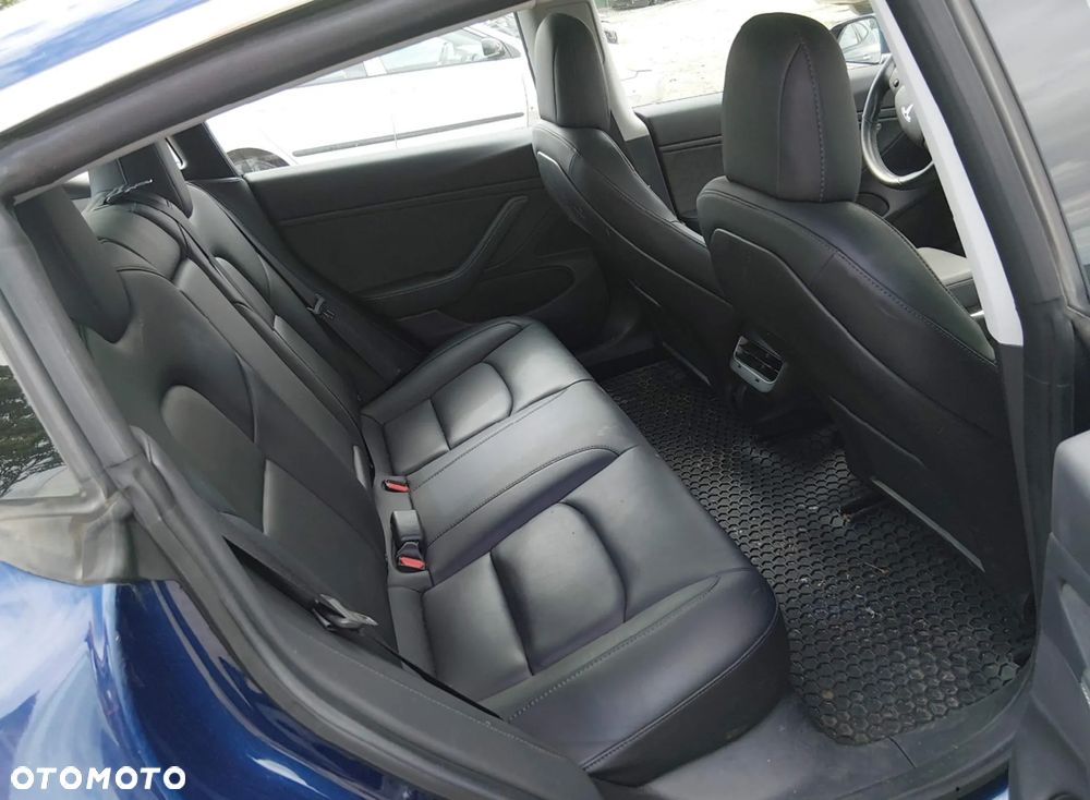 Tesla Model 3 - 10