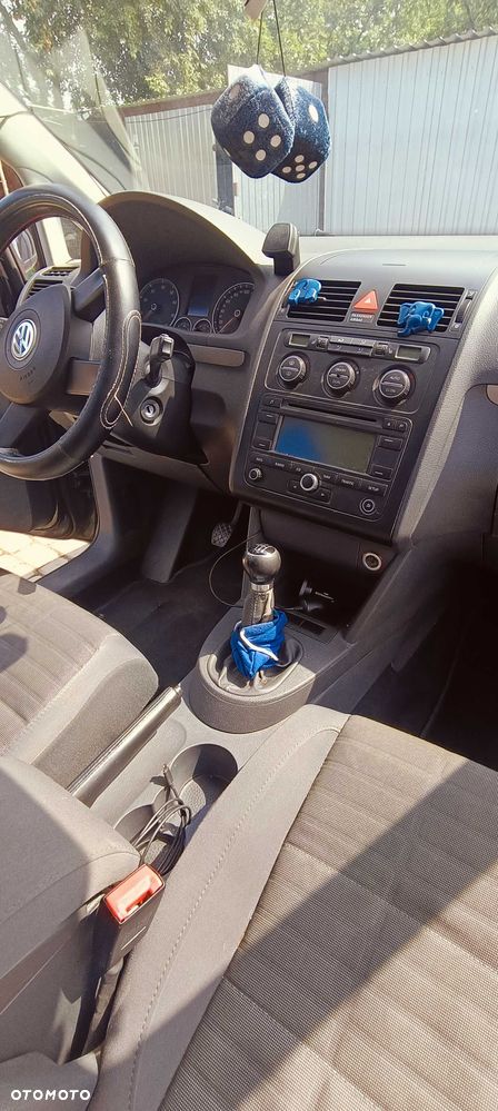 Volkswagen Touran - 4