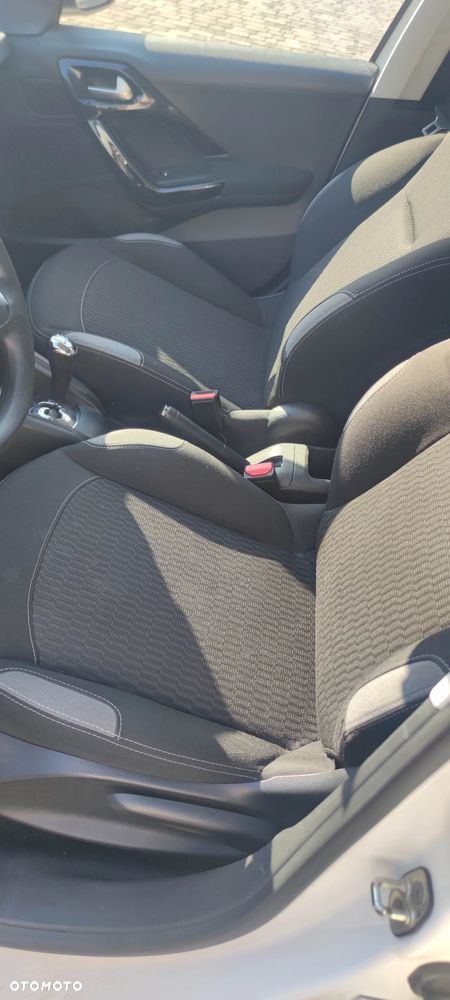 Peugeot 208 1.2 PureTech Active ETG5 - 17