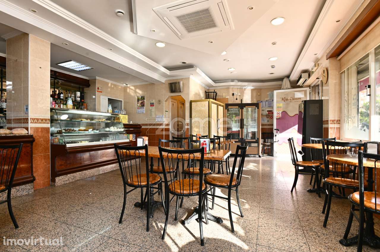 Estabelecimento Comercial no Prior Velho - Grande imagem: 2/23