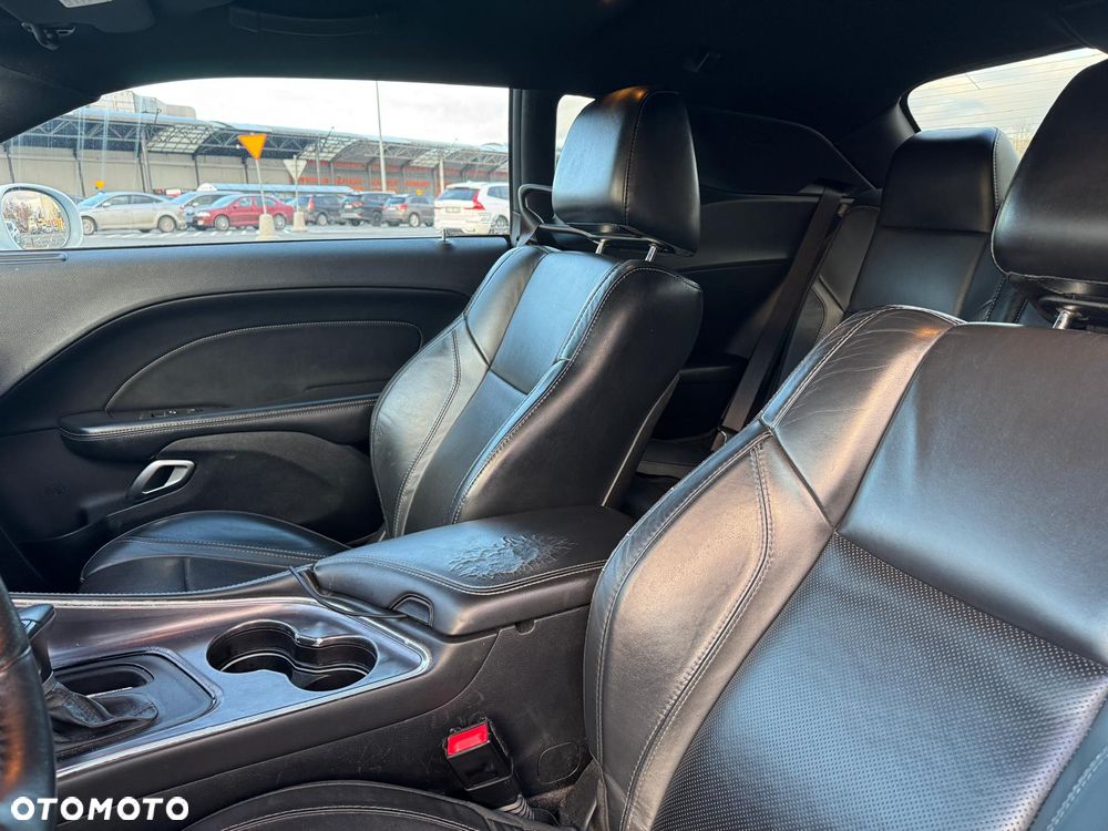 Dodge Challenger - 11