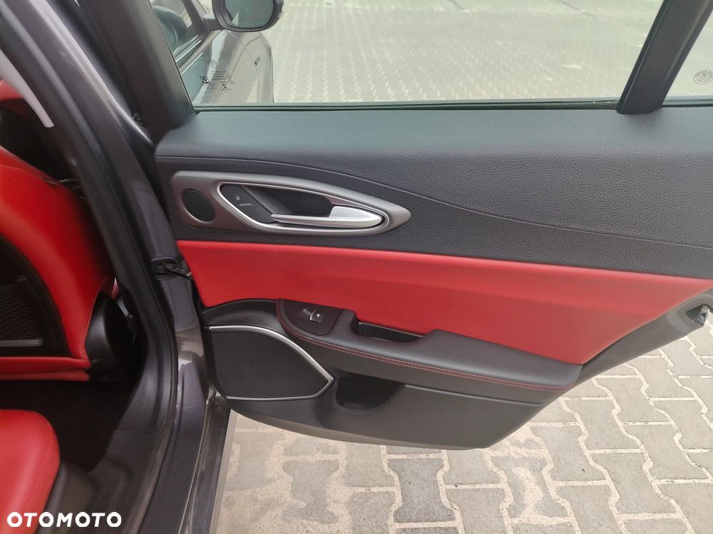 Alfa Romeo Giulia 2.0 Turbo Veloce Q4 - 18