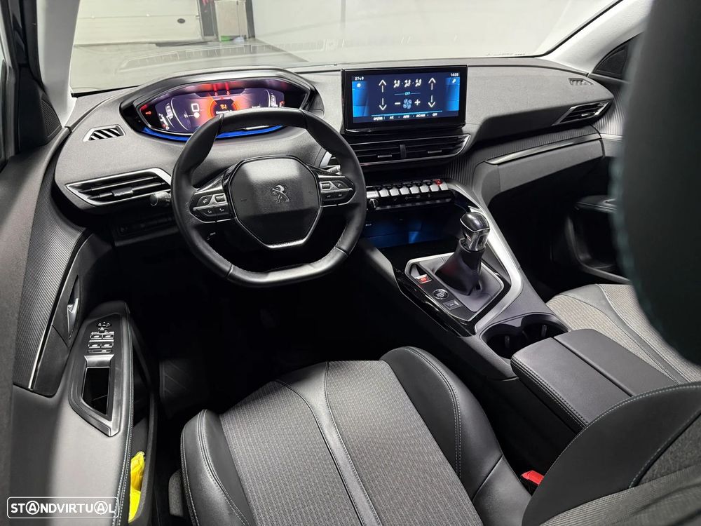 Peugeot 5008 1.2 PureTech Allure — fotografia 9